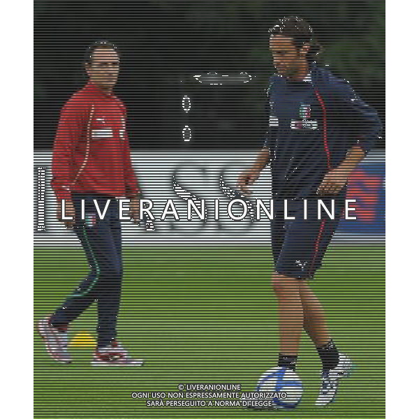 Raduno Nazionale Italiana a Coverciano Coverciano(FI) - 04.10.2010 Allenamento Nella Foto:mauri prandelli /Ph.Vitez-Ag. Aldo Liverani