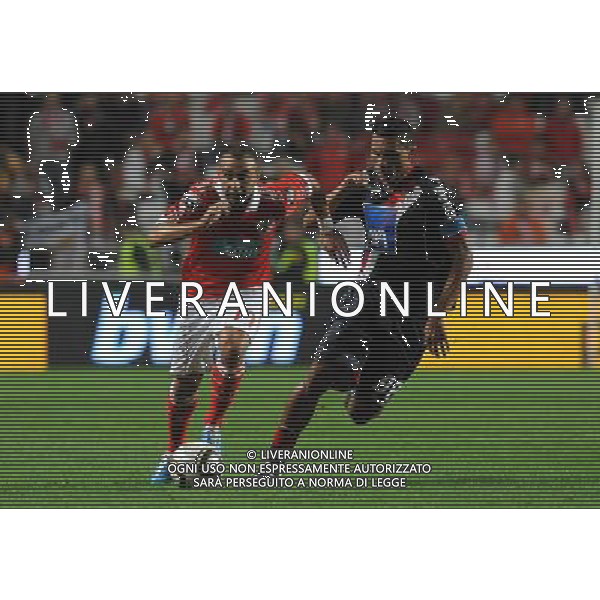 20101003: LISBON, PORTUGAL - SL Benfica vs SC Braga: Portuguese League 2010/2011, 7th round. NELLA FOTO Carlos Martins (Benfica) and Vandinho (Braga. PHOTO: Alvaro Isidoro/CITYFILES/NEWSPIX.PL AG ALDO LIVERANI ONLY ITALY