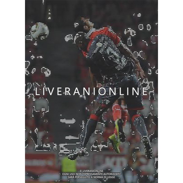 20101003: LISBON, PORTUGAL - SL Benfica vs SC Braga: Portuguese League 2010/2011, 7th round. NELLA FOTO Kardec (Benfica) and Paulao (Braga) PHOTO: Alvaro Isidoro/CITYFILES/NEWSPIX.PL AG ALDO LIVERANI ONLY ITALY