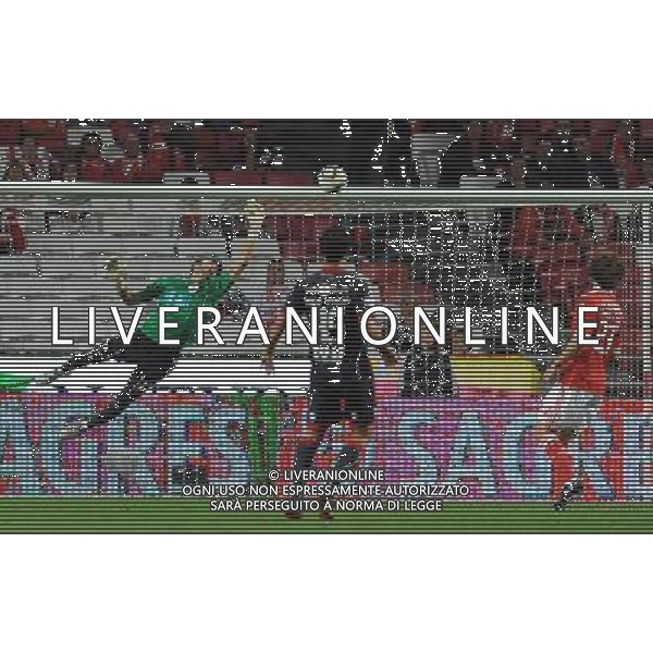 20101003: LISBON, PORTUGAL - SL Benfica vs SC Braga: Portuguese League 2010/2011, 7th round. NELLA FOTO Roberto Gimenez Gago (Benfica goalkeeper) PHOTO: Alvaro Isidoro/CITYFILES/NEWSPIX.PL AG ALDO LIVERANI ONLY ITALY