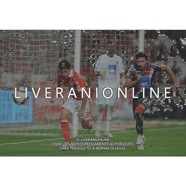 20101003: LISBON, PORTUGAL - SL Benfica vs SC Braga: Portuguese League 2010/2011, 7th round. NELLA FOTO Javier Saviola (Benfica) and Andres Madrid (Braga) PHOTO: Alvaro Isidoro/CITYFILES/NEWSPIX.PL AG ALDO LIVERANI ONLY ITALY