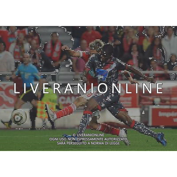 20101003: LISBON, PORTUGAL - SL Benfica vs SC Braga: Portuguese League 2010/2011, 7th round. NELLA FOTO Fabio Coentrao (Benfica) and Elderson (Braga). PHOTO: Alvaro Isidoro/CITYFILES/NEWSPIX.PL AG ALDO LIVERANI ONLY ITALY