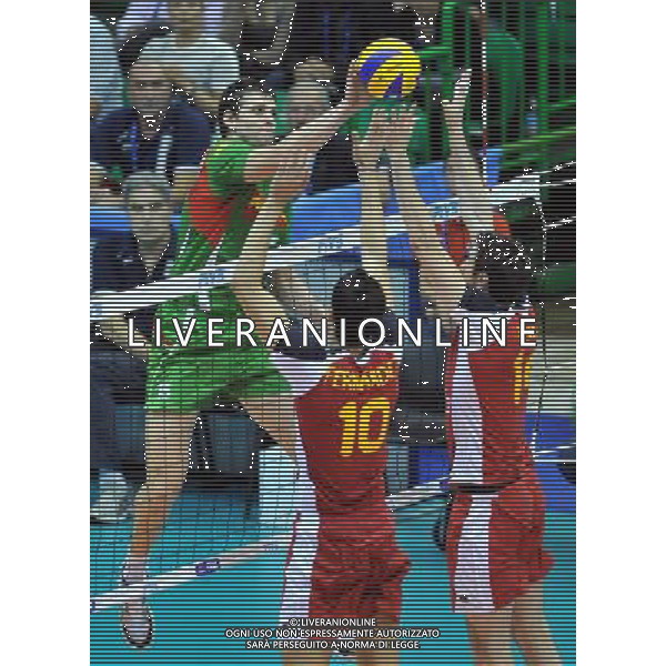 (101005) -- FLORENCE, Oct. 5, 2010 () -- Todor Aleksiev (L) of Bulgaria competes during the third round match against Spain at the 2010 FIVB Men\'s Volleyball World Championship in Florence, Italy, Oct. 4, 2010. Bulgaria won 3-1. (/Chen Haitong) ©photoshot/Agenzia Aldo Liverani Sas - ITALY ONLY - Bulgaria vs Spagna Volley FIVB 2010 Campionati del Mondo di pallavolo maschile a Firenze, 4 ottobre 2010. La Bulgaria ha vinto 3-1.