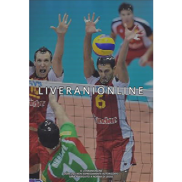 (101005) -- FLORENCE, Oct. 5, 2010 () -- Sergio Noda (R) and Julian Garcia-Torres of Spain block the ball during the third round match against Bulgaria at the 2010 FIVB Men\'s Volleyball World Championship in Florence, Italy, Oct. 4, 2010. Bulgaria won 3-1. (/Chen Haitong) ©photoshot/Agenzia Aldo Liverani Sas - ITALY ONLY - Bulgaria vs Spagna Volley FIVB 2010 Campionati del Mondo di pallavolo maschile a Firenze, 4 ottobre 2010. La Bulgaria ha vinto 3-1.