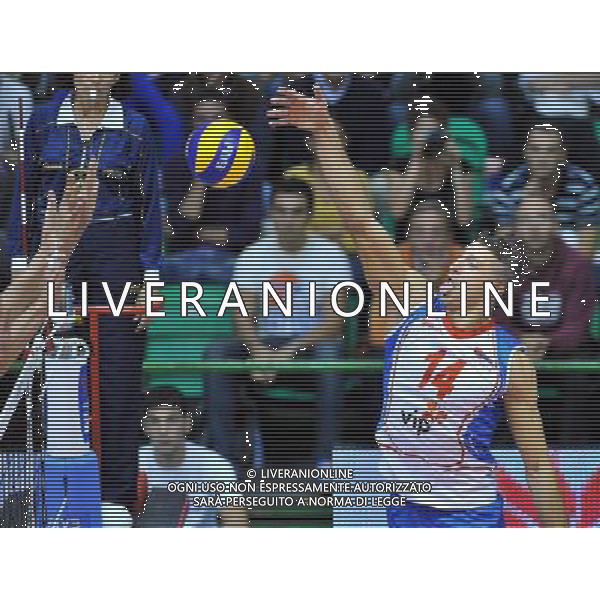 (101005) -- FLORENCE, Oct. 5, 2010 () -- Ivan Miljkovic of Serbia competes during the third round match against Argentina at the 2010 FIVB Men\'s Volleyball World Championship in Florence, Italy, Oct. 4, 2010. Serbia won 3-1. (/Chen Haitong) ©photoshot/Agenzia Aldo Liverani Sas - ITALY ONLY - Argentina vs Serbia terzo turno Volley FIVB 2010 Campionati del Mondo di pallavolo maschile a Firenze, 4 Ottobre 2010. La Serbia ha vinto 3-1.