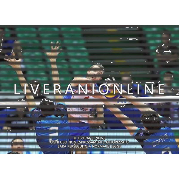 (101005) -- FLORENCE, Oct. 5, 2010 () -- Nikola Kovacevic (C) of Serbia spikes the ball during the third round match against Argentina at the 2010 FIVB Men\'s Volleyball World Championship in Florence, Italy, Oct. 4, 2010. Serbia won 3-1. (/Chen Haitong) ©photoshot/Agenzia Aldo Liverani Sas - ITALY ONLY - Argentina vs Serbia terzo turno Volley FIVB 2010 Campionati del Mondo di pallavolo maschile a Firenze, 4 Ottobre 2010. La Serbia ha vinto 3-1.
