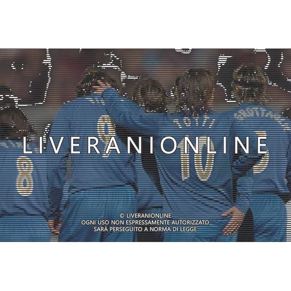 Palermo 18/02/2004 Italia-repubblica ceca amichevole nazionale nella foto christian vieri e francesco totti* Agenzia Aldo liverani