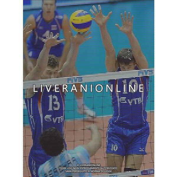 (101007) -- FLORENCE, Oct. 7, 2010 () -- Russia\'s Dmitriy Muserskiy (L) and Yury Berezhko (R) block the ball during the third round match against Argentina at the 2010 FIVB Men\'s Volleyball World Championship in Florence, Italy, Oct. 6, 2010. Russia won 3-0. (/Chen Haitong) - Xinhua - Photoshot - Ag. Aldo Liverani sas ITALY ONLY Argentina vs Russia terzo turno Volley FIVB 2010 Campionati del Mondo di pallavolo maschile a Firenze