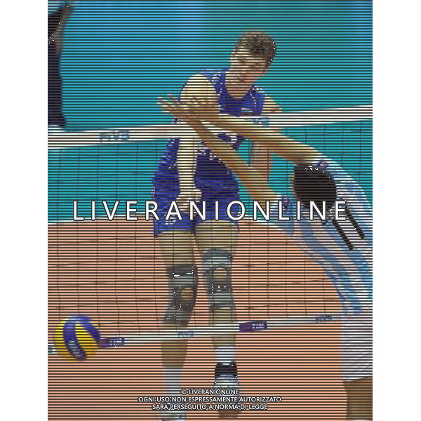 (101007) -- FLORENCE, Oct. 7, 2010 () -- Dmitriy Muserskiy (L) of Russia spikes the ball during the third round match against Argentina at the 2010 FIVB Men\'s Volleyball World Championship in Florence, Italy, Oct. 6, 2010. Russia won 3-0. (/Chen Haitong) - Xinhua - Photoshot - Ag. Aldo Liverani sas ITALY ONLY Argentina vs Russia terzo turno Volley FIVB 2010 Campionati del Mondo di pallavolo maschile a Firenze