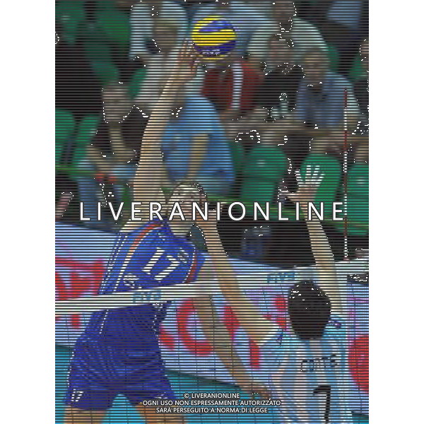(101007) -- FLORENCE, Oct. 7, 2010 () -- Maxim Mikhaylov (L) of Russia spikes the ball during the third round match against Argentina at the 2010 FIVB Men\'s Volleyball World Championship in Florence, Italy, Oct. 6, 2010. Russia won 3-0. (/Chen Haitong) - Xinhua - Photoshot - Ag. Aldo Liverani sas ITALY ONLY Argentina vs Russia terzo turno Volley FIVB 2010 Campionati del Mondo di pallavolo maschile a Firenze