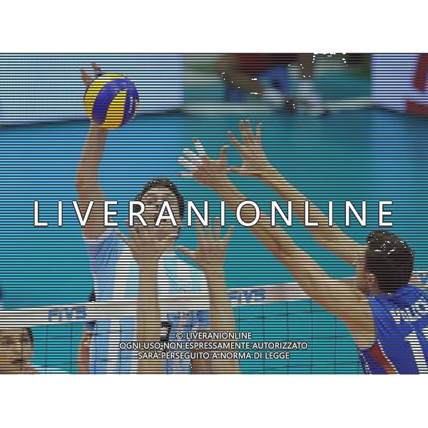 (101007) -- FLORENCE, Oct. 7, 2010 () -- Argentina\'s player spikes the ball during the third round match against Russia at the 2010 FIVB Men\'s Volleyball World Championship in Florence, Italy, Oct. 6, 2010. Argentina lost 0-3. (/Chen Haitong) - Xinhua - Photoshot - Ag. Aldo Liverani sas ITALY ONLY Argentina vs Russia terzo turno Volley FIVB 2010 Campionati del Mondo di pallavolo maschile a Firenze