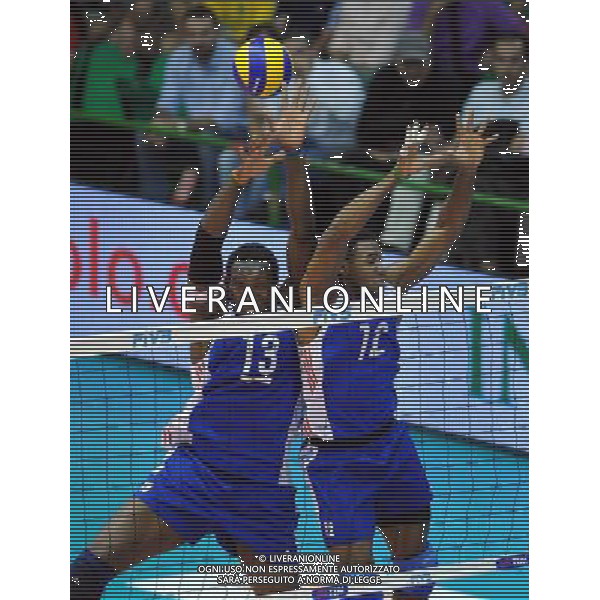 (101007) -- FLORENCE, Oct. 7, 2010 () -- Robertlandy Simon Aties (L) and Henry Bell Cisnero of Cuba block the ball during the third round match against Bulgaria at the 2010 FIVB Men\'s Volleyball World Championship in Florence, Italy, Oct. 6, 2010. Cuba won 3-2. (/Chen Haitong) - XINHUA - PHOTOSHOT - AG. ALDO LIVERANI SAS ITALY ONLY Bulgaria vs Cuba terzo turno Volley FIVB 2010 Campionati del Mondo di pallavolo maschile a Firenze