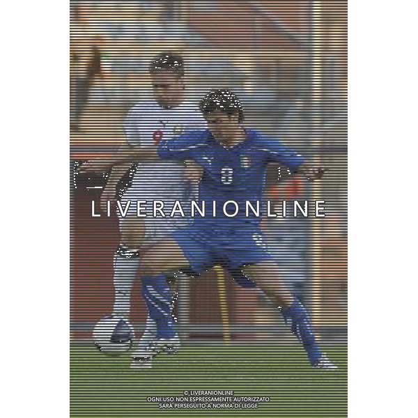 Rieti - 08/10/2010 - Stadio \'Centro D\'Italia\' - Spareggio d\'andata per accedere all\'Europeo Under 21 2011 - Italia vs Bielorussia - nella foto: Andrea POLI e SKAVYSH ph. Corradetti / ©Aldo Liverani Sas