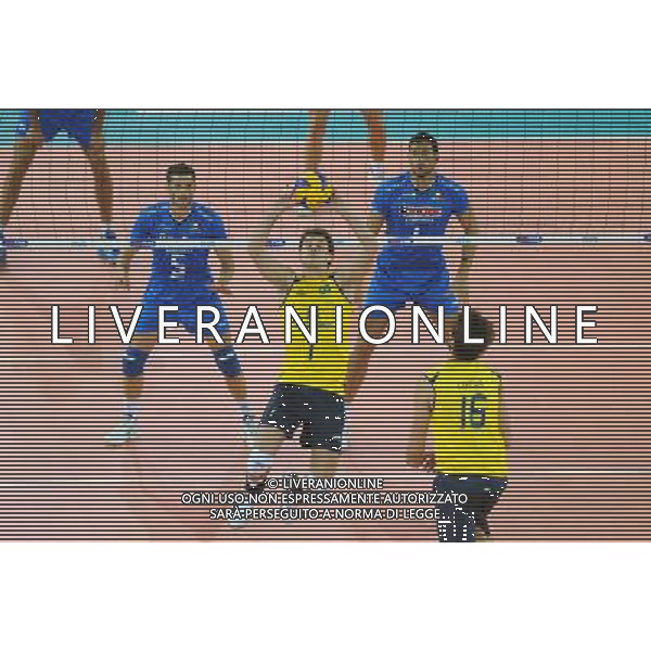 Campionati Mondiali Pallavolo maschile FIVB Semifinale Roma 9-10-2010 Italia - Brasile nella foto: Bruno Rezende (Brasile) in palleggio foto Garavaglia - ag. Aldo Liverani sas