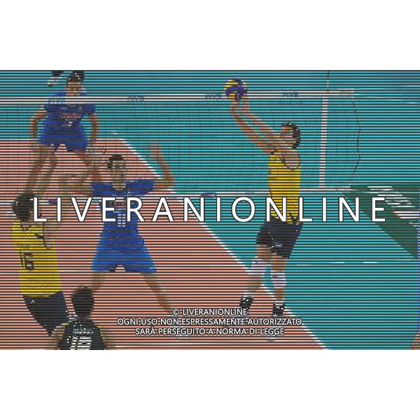 Campionati Mondiali Pallavolo maschile FIVB Semifinale Roma 9-10-2010 Italia - Brasile nella foto: Bruno (Brasile) in palleggio foto Garavaglia - ag. Aldo Liverani sas