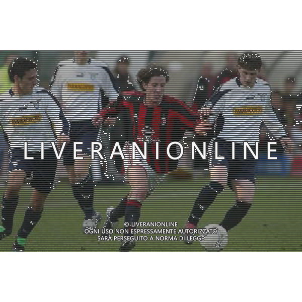 Viareggio (Lu) 13/02/2004 56¡ Coppa Carnevale Milan-Lazio Nella foto: Bortolotto Roberto del Milan contro Ciani Andrea e Angeletti Marco della Lazio.* Ph Gianni Nucci/Aldo Liverani