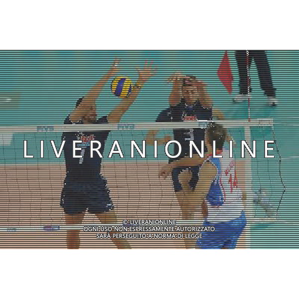 Campionati Mondiali Pallavolo maschile FIVB Finale 3°/4° posto Roma 10-10-2010 Italia - Serbia nella foto: Luigi Mastrangelo a SX e Simone Parodi (Italia) a muro su Ivan Miljkovic (Serbia) foto Garavaglia - ag. Aldo Liverani sas