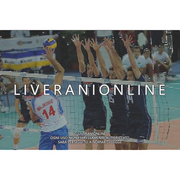 Campionati Mondiali Pallavolo maschile FIVB Finale 3°/4° posto Roma 10-10-2010 Italia - Serbia nella foto: Ivan Miljkovic (Serbia) contro il muro italiano di Cristian Savani, Emanuele Birarelli e Alessandro Fei foto Garavaglia - ag. Aldo Liverani sas