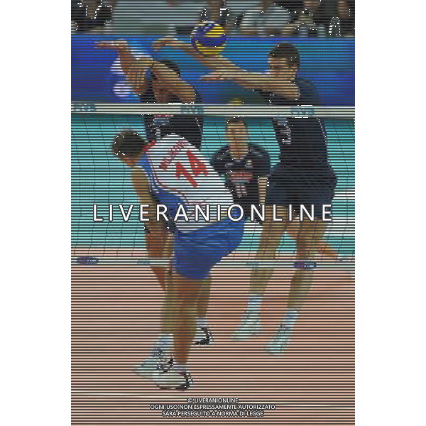 Campionati Mondiali Pallavolo maschile FIVB Finale 3°/4° posto Roma 10-10-2010 Italia - Serbia nella foto: un muro vincente di Luigi Mastrangelo e Simone Parodi (Italia) contro Ivan Miljkovic (Serbia) foto Garavaglia - ag. Aldo Liverani sas