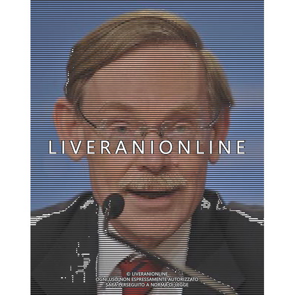 (101009) -- WASHINGTON, Oct. 9, 2010 () -- World Bank President Robert Zoellick speaks at a press briefing after the DC Meeting in Washington D.C., capital of the United States, Oct. 9, 2010. The revival of world trade and investment is important to support global economic recovery and growth, according to a Saturday communique of the World Bank and the International Monetary Fund joint Development Committee. (/Zhang Jun) (zw) ©photoshot/Agenzia Aldo Liverani Sas - ITALY ONLY - Washington DC: Incontro annuale del Fondo monetario internazionale (FMI) e della Banca mondiale