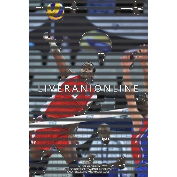 (101010) -- ROME, Oct. 10, 2010 () -- Cuba\'s Joandry Leal Hidalgo (L) spikes the ball during the semi-final against Serbia at the 2010 FIVB Men\'s Volleyball World Championship in Rome, Italy, Oct. 9, 2010. Cuba won 3-2. (/Chen Haitong) ©photoshot/Agenzia Aldo Liverani Sas - ITALY ONLY - Cuba - Serbia Volley Campionati Mondiali Pallavolo maschile FIVB Semifinale Roma