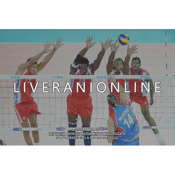 Campionati Mondiali Pallavolo maschile FIVB Semifinale Roma 9-10-2010 Cuba - Serbia nella foto: Ivan Miljkovic (Serbia) contro il muro di da SX Fernando Hernandez, Robertlandy Simon Aties e Joandy Leal Hidalgo (Cuba) foto Garavaglia - ag. Aldo Liverani sas