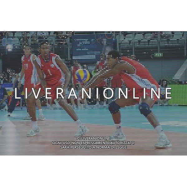 Campionati Mondiali Pallavolo maschile FIVB Semifinale Roma 9-10-2010 Cuba - Serbia nella foto: Joandy Leal Hidalgo in ricezione e sulla SX Wilfredo Leon Venero (Cuba) foto Garavaglia - ag. Aldo Liverani sas