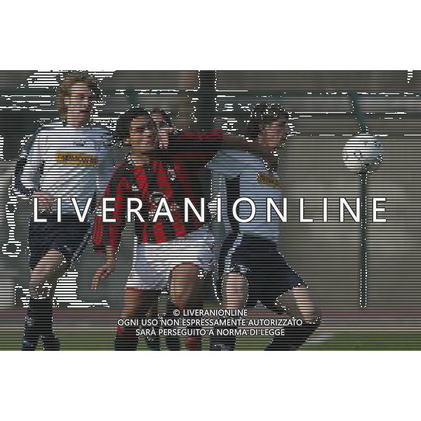 Viareggio (Lu) 13/02/2004 56¡ Coppa Carnevale Milan-Lazio Nella foto: Kalambay Patrick del Milan contro Ciani Andrea della Lazio.* Ph Gianni Nucci/Aldo Liverani