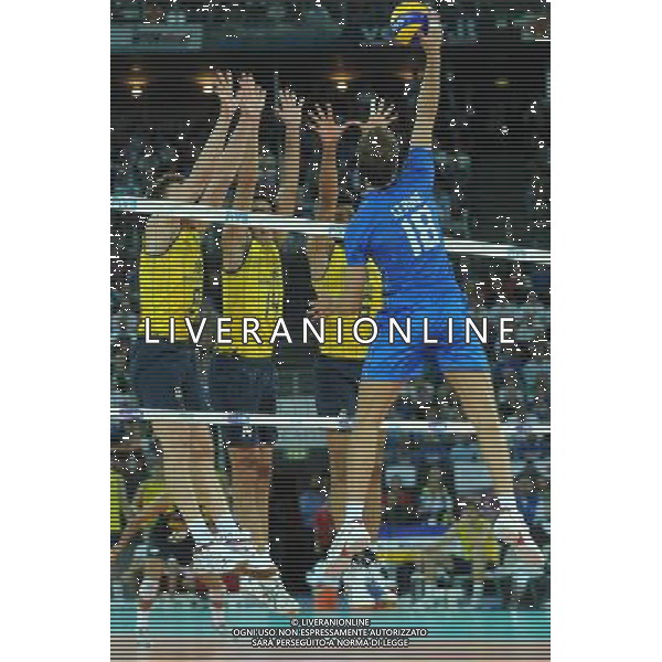Campionati Mondiali Pallavolo maschile FIVB Semifinale Roma 9-10-2010 Italia - Brasile nella foto: Matej Cernic (Italia) contro il muro brasiliano foto Garavaglia - ag. Aldo Liverani sas