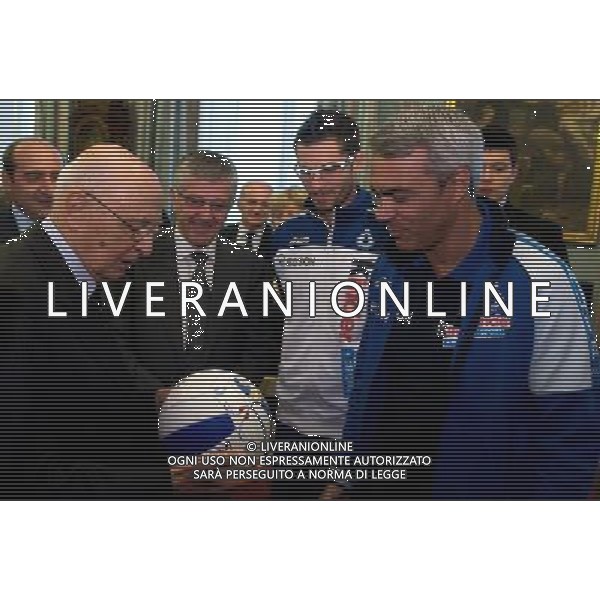 Roma - Il Presidente della Repubblica Giorgio Napolitano con il Presidente del Comitato Organizzatore del XVII campionato mondiale di pallavolo maschile 2010 Carlo Salvatori, il Capitano della squadra di pallavolo Valerio Vermiglio e l\'allenatore Andrea Anastasi, stamane 11 ottobre 2010. (Foto di Paolo Giandotti - Ufficio Stampa Presidenza della Repubblica) - Ag. Ald Liverani sas