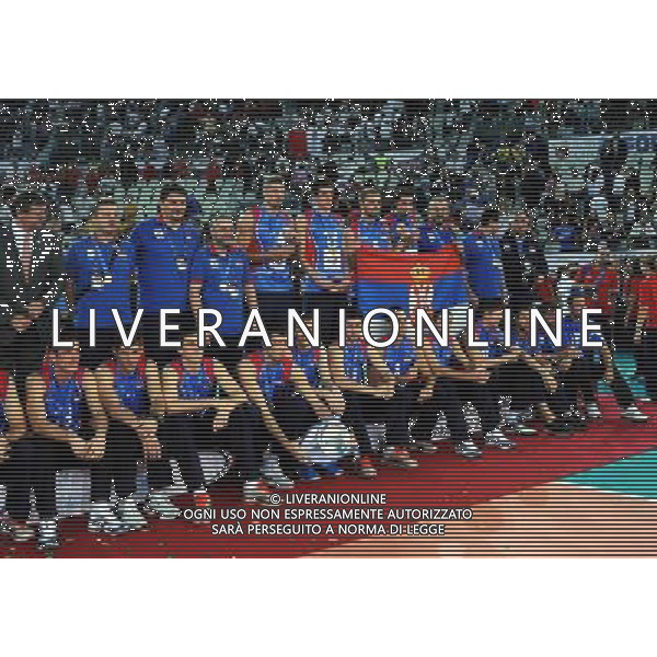 (101011) -- ROME, Oct. 11, 2010 () -- Serbia\'s players and coaches react during the awarding ceremony at the 2010 FIVB Men\'s Volleyball World Championship in Rome, Italy, Oct. 10, 2010. Serbia beat Italy in the bronze medal match 3-0. (/Chen Haitong) ©photoshot/Agenzia Aldo Liverani Sas - ITALY ONLY - Serbia - Italia Volley Campionati Mondiali Pallavolo maschile FIVB finale 3-4 posto