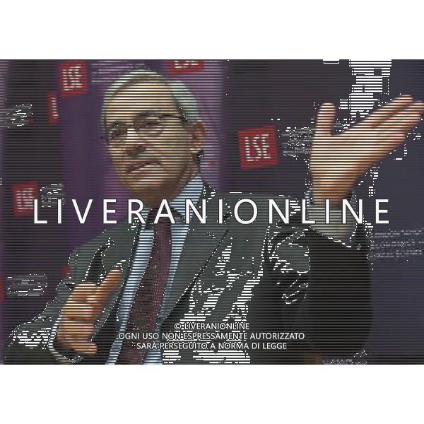 L\'ECONOMISTA GRECO CIPRIOTA CHRISTOPHER ANTONIOU PISSARIDES PREMIO NOBEL PER L\'ECONOMIA 2010, DURANTE UNA CONFERENZA STAMPA ALLA LONDON SCHOOL OF ECONOMICS © FELIPE TRUEBA - Photoshot - AG. ALDO LIVERANI SAS ITALY ONLY