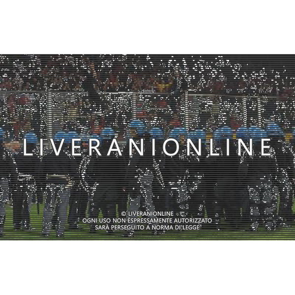 Qualificazioni ai Campionati Europei UEFA EURO 2012 Gruppo C Genova - 12.10.2010 Italia-Serbia Nella Foto: la polizia cerca di sedare gli scontri sugli spalti dei tifosi della serbia /Ph.Vitez-Ag. Aldo Liverani