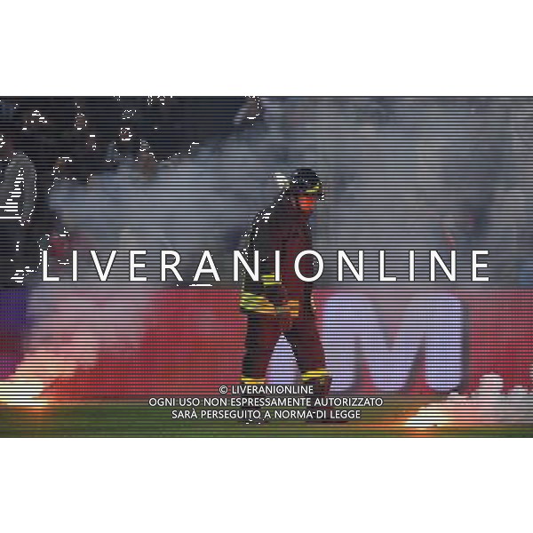 Qualificazioni ai Campionati Europei UEFA EURO 2012 Gruppo C Genova - 12.10.2010 Italia-Serbia Nella Foto: sospensione momentanea della partita dopo gli scontri sugli spalti dei tifosi della serbia - FUMOGENI IN CAMPO /Ph.Vitez-Ag. Aldo Liverani