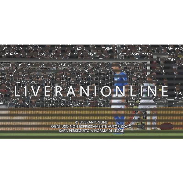 Qualificazioni ai Campionati Europei UEFA EURO 2012 Gruppo C Genova - 12.10.2010 Italia-Serbia Nella Foto:viviano scappa da un fumogeno /Ph.Vitez-Ag. Aldo Liverani