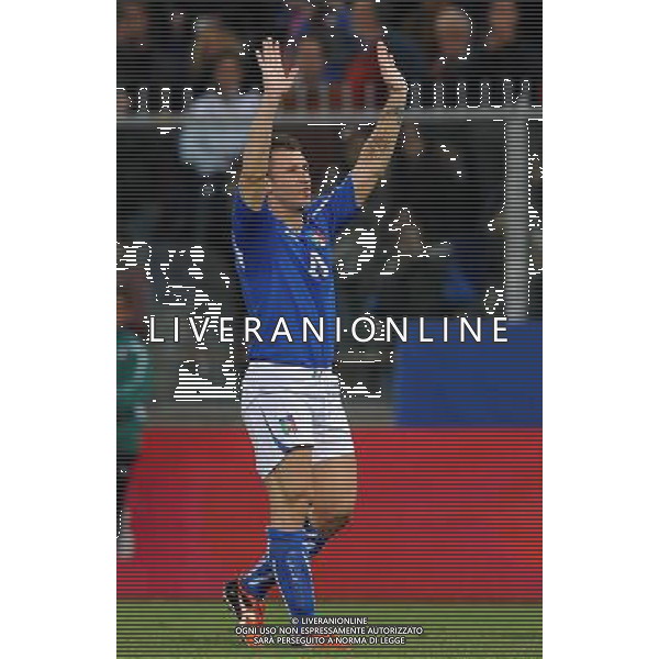Qualificazioni ai Campionati Europei UEFA EURO 2012 Gruppo C Genova - 12.10.2010 Italia-Serbia Nella Foto:cassano antonio saluta i tifosi dopo la sospensione della partita /Ph.Vitez-Ag. Aldo Liverani