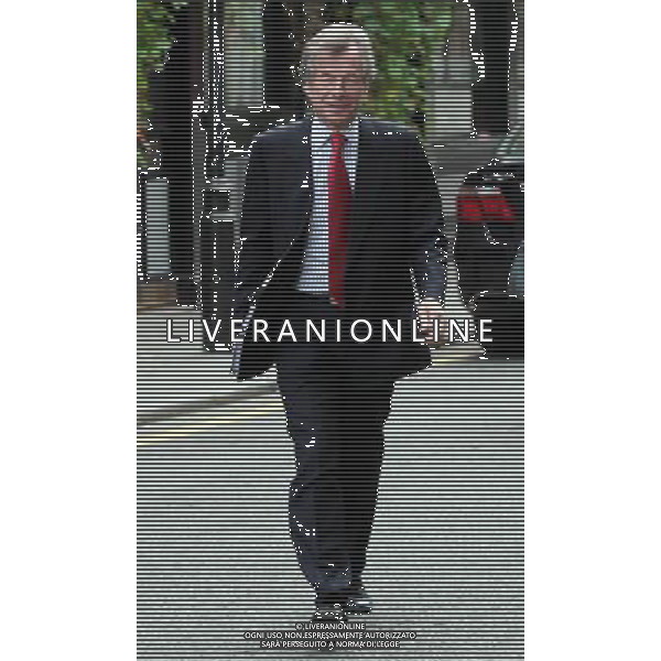 The Chairman of the Liverpool Football Club Martin Broughton arrives at the High Court of Justice, in London, Britain, 12 October 2010. ©photoshot/Agenzia Aldo Liverani Sas - ITALY ONLY - Martin Broughton presidente del Liverpool Football Club lascia l\'Alta Corte di Giustizia a Londra, Gran Bretagna, 12 ottobre 2010.