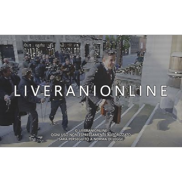 The Liverpool Football Club managing director Christian Purslow (right) runs up the stairs to the entrance of the Royal Courts of Justice, in London, Britain, 12 October 2010. ©photoshot/Agenzia Aldo Liverani Sas - ITALY ONLY - Martin Broughton presidente del Liverpool Football Club lascia l\'Alta Corte di Giustizia a Londra, Gran Bretagna, 12 ottobre 2010.