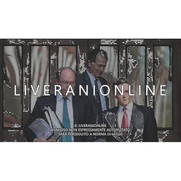 The Liverpool Football Club managing director Christian Purslow (right) leaves the Royal Courts of Justice, in London, Britain, 12 October 2010. ©photoshot/Agenzia Aldo Liverani Sas - ITALY ONLY - Martin Broughton presidente del Liverpool Football Club lascia l\'Alta Corte di Giustizia a Londra, Gran Bretagna, 12 ottobre 2010.