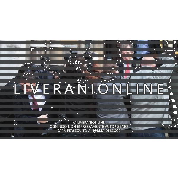 The Chairman of Liverpool Football Club, Martin Broughton (right) leaves the Royal Courts of Justice as the managing director Christian Purslow (left) slips through the photographers, in London, Britain, 12 October 2010. ©photoshot/Agenzia Aldo Liverani Sas - ITALY ONLY - Martin Broughton presidente del Liverpool Football Club lascia l\'Alta Corte di Giustizia a Londra, Gran Bretagna, 12 ottobre 2010.