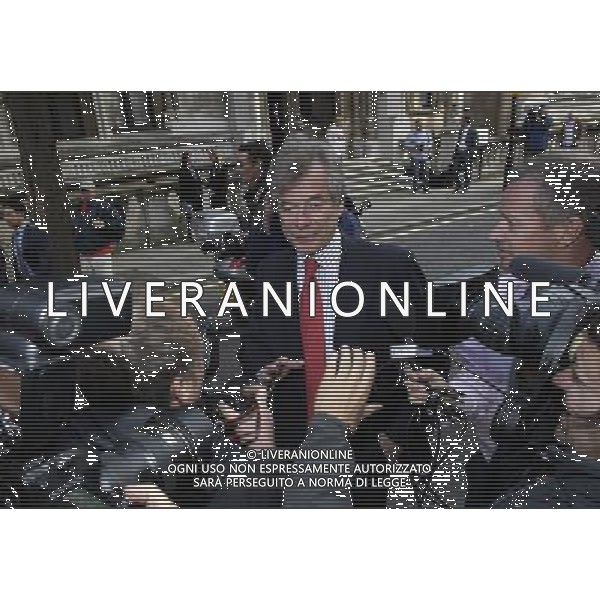 The Chairman of the Liverpool Football Club Martin Broughton (centre) leaves the Royal Courts of Justice, in London, Britain, 12 October 2010. ©photoshot/Agenzia Aldo Liverani Sas - ITALY ONLY - Martin Broughton presidente del Liverpool Football Club lascia l\'Alta Corte di Giustizia a Londra, Gran Bretagna, 12 ottobre 2010.