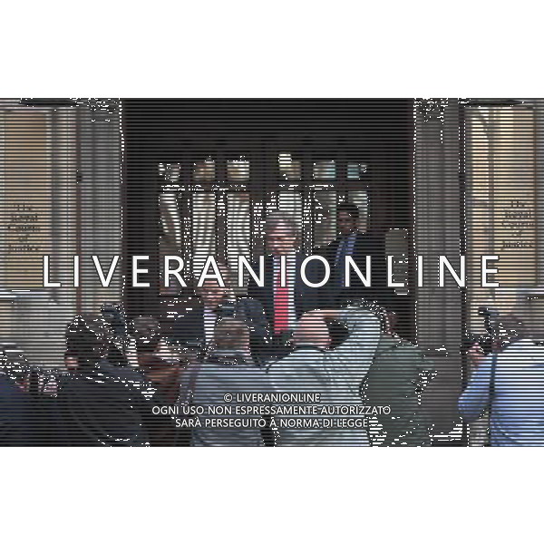 The Chairman of the Liverpool Football Club Martin Broughton (centre) leaves the Royal Courts of Justice, in London, Britain, 12 October 2010. ©photoshot/Agenzia Aldo Liverani Sas - ITALY ONLY - Martin Broughton presidente del Liverpool Football Club lascia l\'Alta Corte di Giustizia a Londra, Gran Bretagna, 12 ottobre 2010.