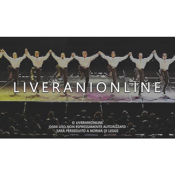 (101013) -- IL CAIRO, 13 ottobre 2010 () - Ballerini eseguire durante l\'incendio spettacolo di Anatolia al Cairo, capitale dell\'Egitto, 12 Ottobre 2010. Essendo costituito da una sintesi di centinaia di personaggi folkloristici e musiche provenienti da diverse regioni, vigili del fuoco di Anatolia  un progetto unico la cui origine  antica storia mitologica e culturale dell\'Anatolia. Il gruppo spera di presentare al mondo il fuoco che nasce dal mosaico antico amore, la storia culturale e la pace in Anatolia. Il Fuoco di Anatolia, che  considerato come uno dei migliori gruppi di danza del mondo eseguita al Cairo il Marted“. Photoshot-ALDO LIVERANI ONLY ITALY