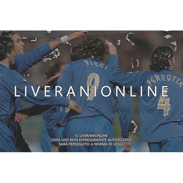 Palermo 18/02/2004 Italia-Repubblica Ceca Amichevole Nazionale nella foto christian vieri esultante dopo il gol* Agenzia Aldo liverani