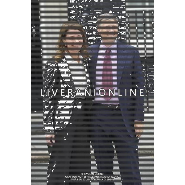 Bill \' Melinda Gates were in Downing Street to speak to David Cameron in London this afternoon ©photoshot/Agenzia Aldo Liverani Sas - ITALY ONLY - Bill Gates con la moglie Melinda a Downing Street a Londra