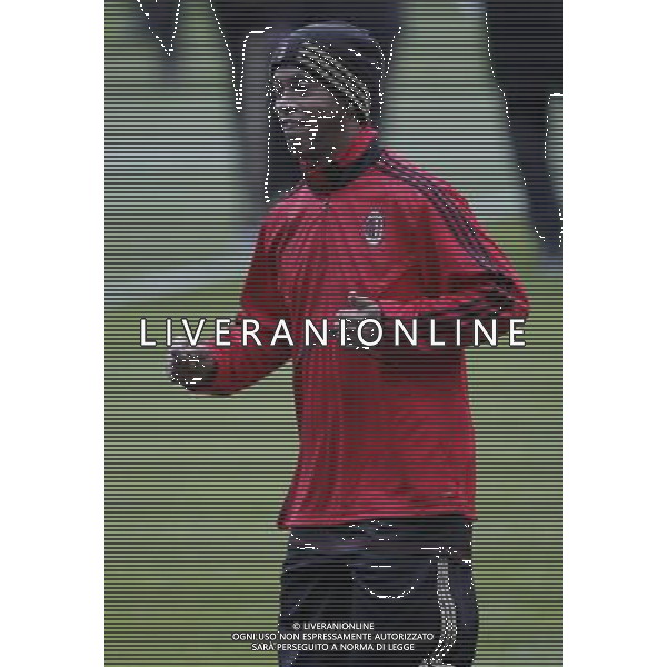 MADRID 18/10/2010.- Milan training at Bernabeu Stadium before tomorrow\'s champions league match Real Madrid vs Milan. Ronaldinho. Photo: Cesar Cebolla / ALFAQUI - AG. ALDO LIVERANI SAS ITALY ONLY MADRID - ALLENAMENTO MILAN AC PRIMA DELLA PARTITA DI CHAMPIONS LEAGUE CONTRO IL REAL MADRID