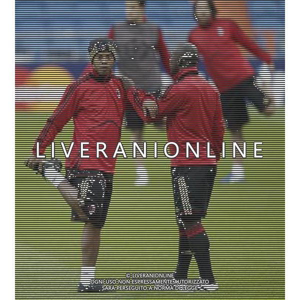 MADRID 18/10/2010.- Milan training at Bernabeu Stadium before tomorrow\'s champions league match Real Madrid vs Milan. Ronaldinho and Seedorf. Photo: Cesar Cebolla / ALFAQUI - AG. ALDO LIVERANI SAS ITALY ONLY MADRID - ALLENAMENTO MILAN AC PRIMA DELLA PARTITA DI CHAMPIONS LEAGUE CONTRO IL REAL MADRID