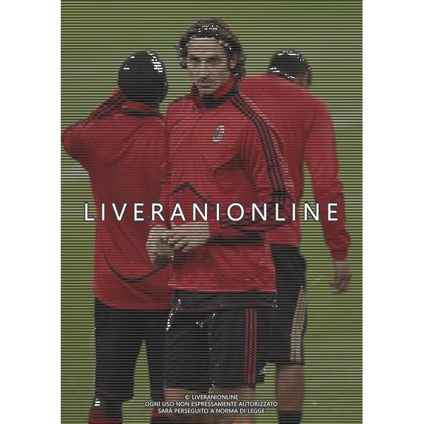 MADRID 18/10/2010.- Milan training at Bernabeu Stadium before tomorrow\'s champions league match Real Madrid vs Milan. Zlatan Ibrahimovic. Photo: Cesar Cebolla / ALFAQUI - AG. ALDO LIVERANI SAS ITALY ONLY MADRID - ALLENAMENTO MILAN AC PRIMA DELLA PARTITA DI CHAMPIONS LEAGUE CONTRO IL REAL MADRID