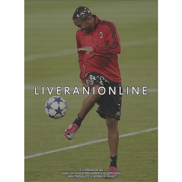 MADRID 18/10/2010.- Milan training at Bernabeu Stadium before tomorrow\'s champions league match Real Madrid vs Milan. Robinho. Photo: Cesar Cebolla / ALFAQUI - AG. ALDO LIVERANI SAS ITALY ONLY MADRID - ALLENAMENTO MILAN AC PRIMA DELLA PARTITA DI CHAMPIONS LEAGUE CONTRO IL REAL MADRID