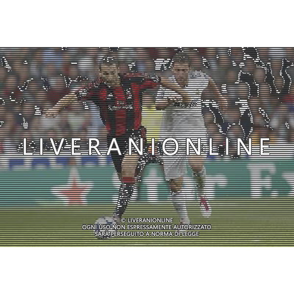 REAL MADRID - MILAN CHAMPIONS LEAGUE 19/10/2010 NELLA FOTO Gonzalo Higuain e Gianluca Zambrotta ©Cesar Cebolla / ALFAQUI/ AGENZIA ALDO LIVERANI SAS - ITALY ONLY - EDITORIAL USE ONLY